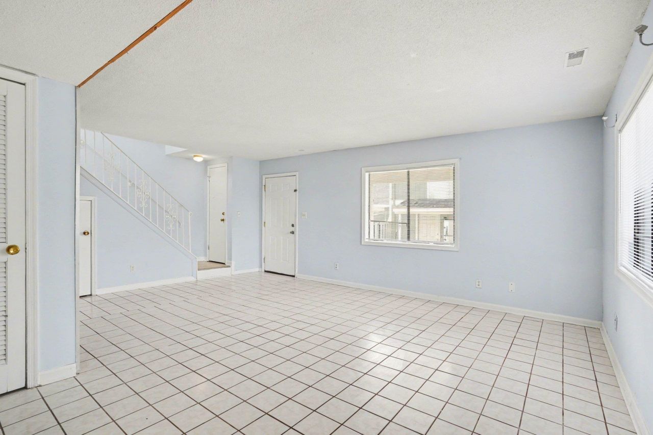 1461 Turkey Ridge Rd. Photo 5