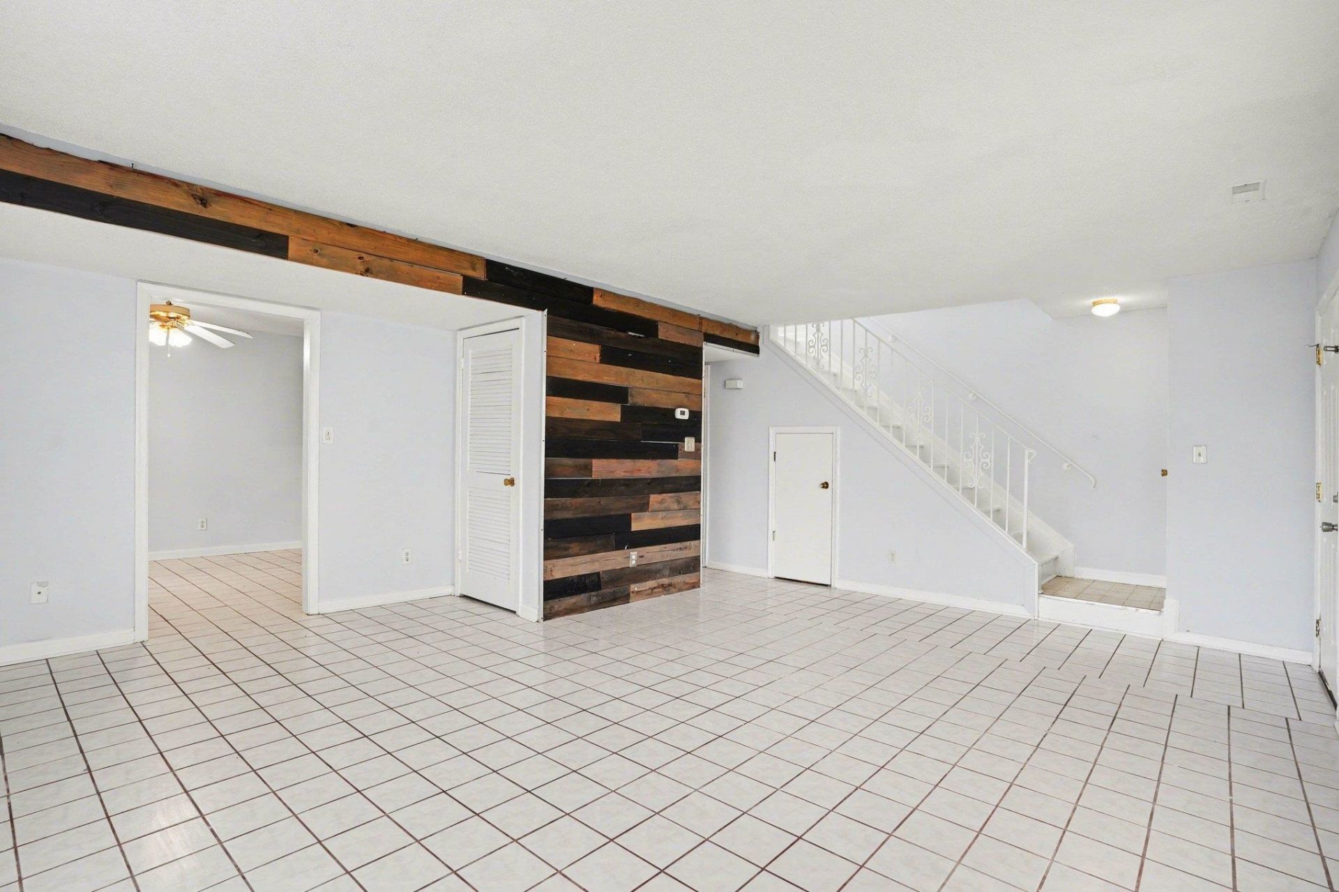 1461 Turkey Ridge Rd. Photo 6