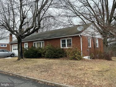 426 MACOBY ST., PENNSBURG, PA 18073