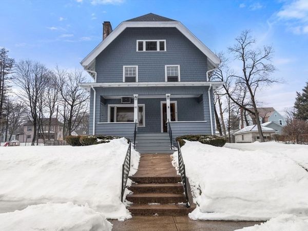 61 Cleveland St, Holyoke, MA 01040