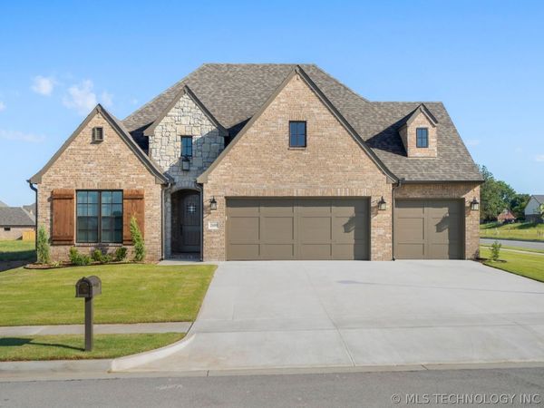 2600 W Twin Oaks Street , Broken Arrow, OK 74012