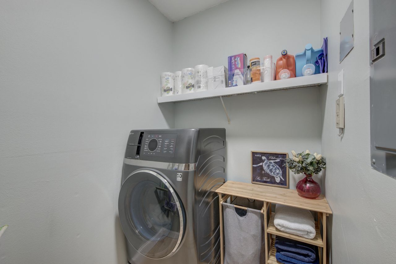 1812 Chatelain Way Photo 33