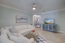 1812 Chatelain Way photo 4