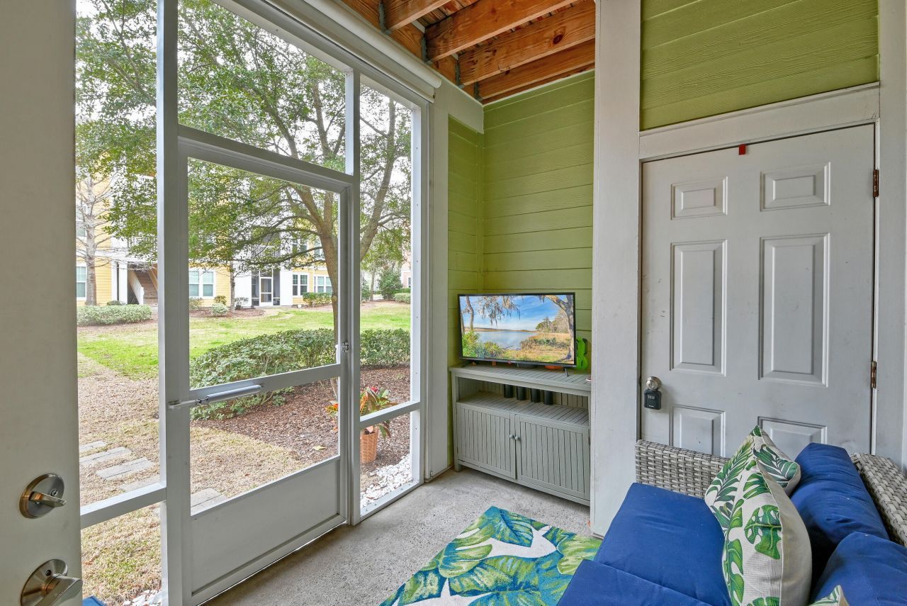 1812 Chatelain Way Photo 9