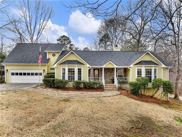 6650 Lake Run Drive, Flowery Branch, GA 30542