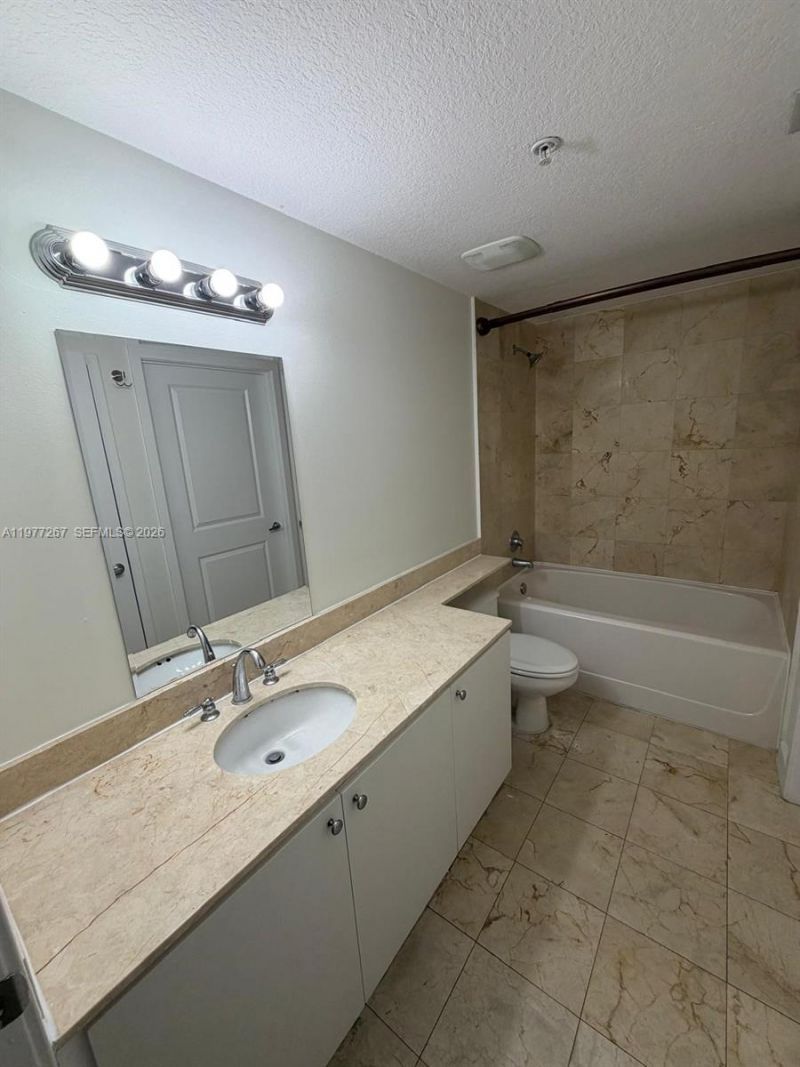 170 SE 14th St , Unit 2202, Miami, FL 33131 Photo