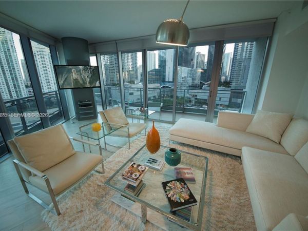 92 SW 3rd St, Unit 1801, Miami, FL 33130