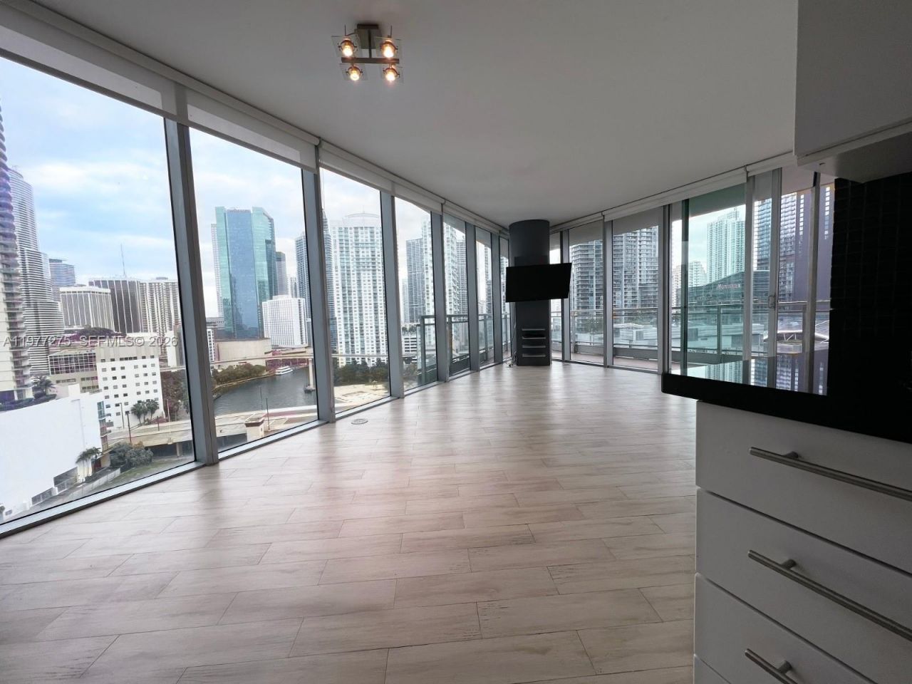 92 SW 3rd St, Unit 1801, Miami, FL 33130 Photo