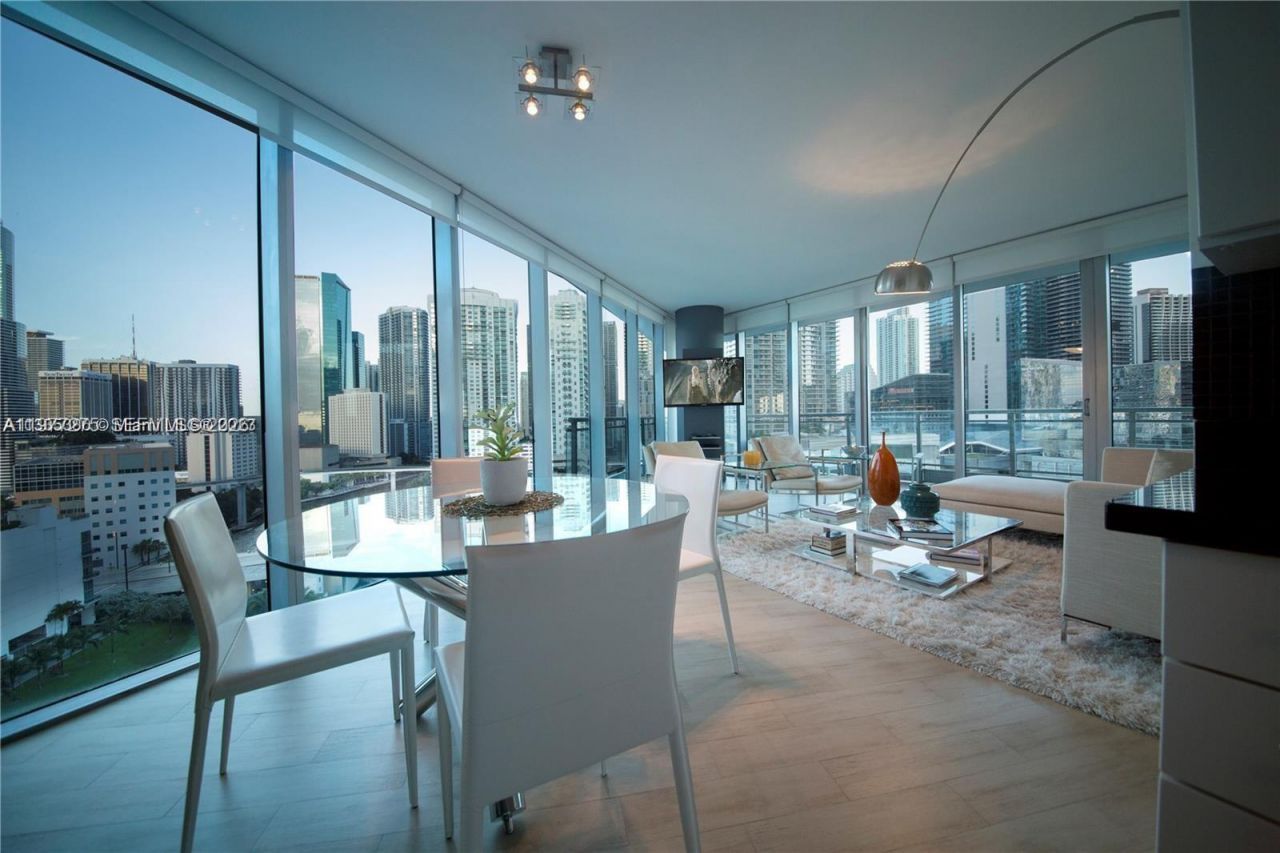 92 SW 3rd St, Unit 1801, Miami, FL 33130 Photo