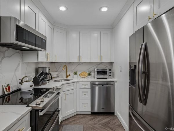 10-10 166th Street , Unit 4A, Beechhurst, NY 11357