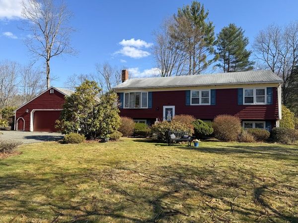 95 Amber Dr, East Bridgewater, MA 02333