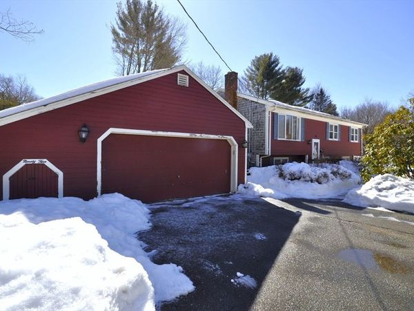 95 Amber Dr, East Bridgewater, MA 02333