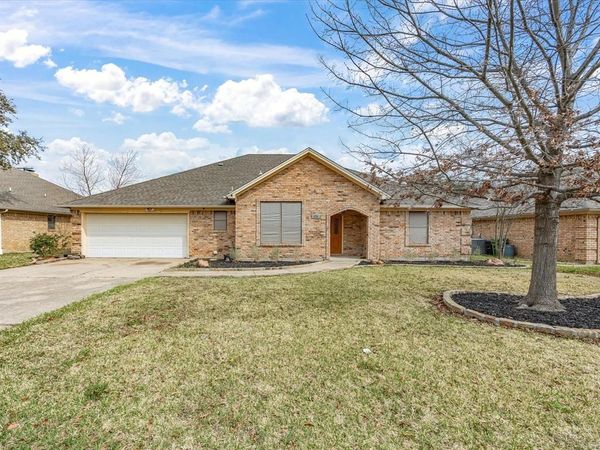 5724 Puerto Vallarta Drive, North Richland Hills, TX 76180