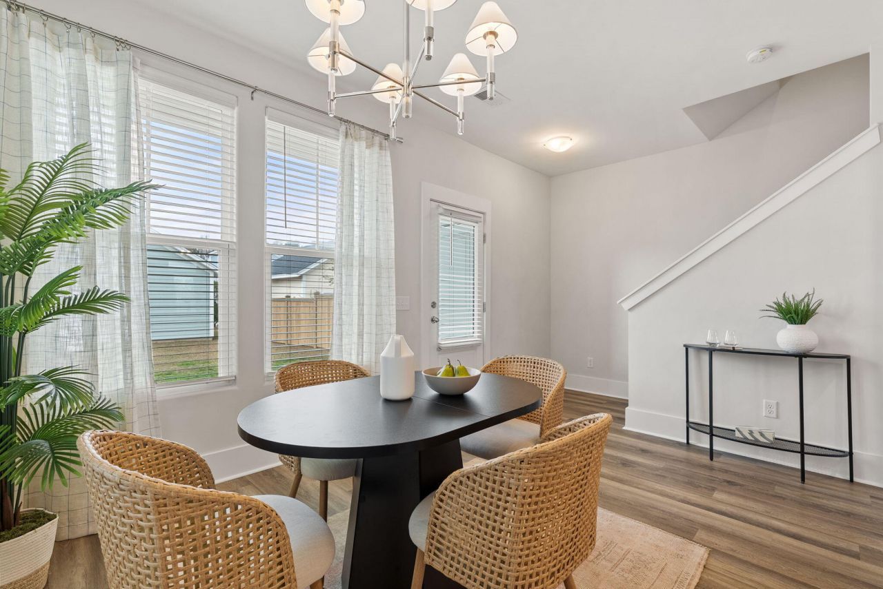 243 Symphony Avenue Photo 12