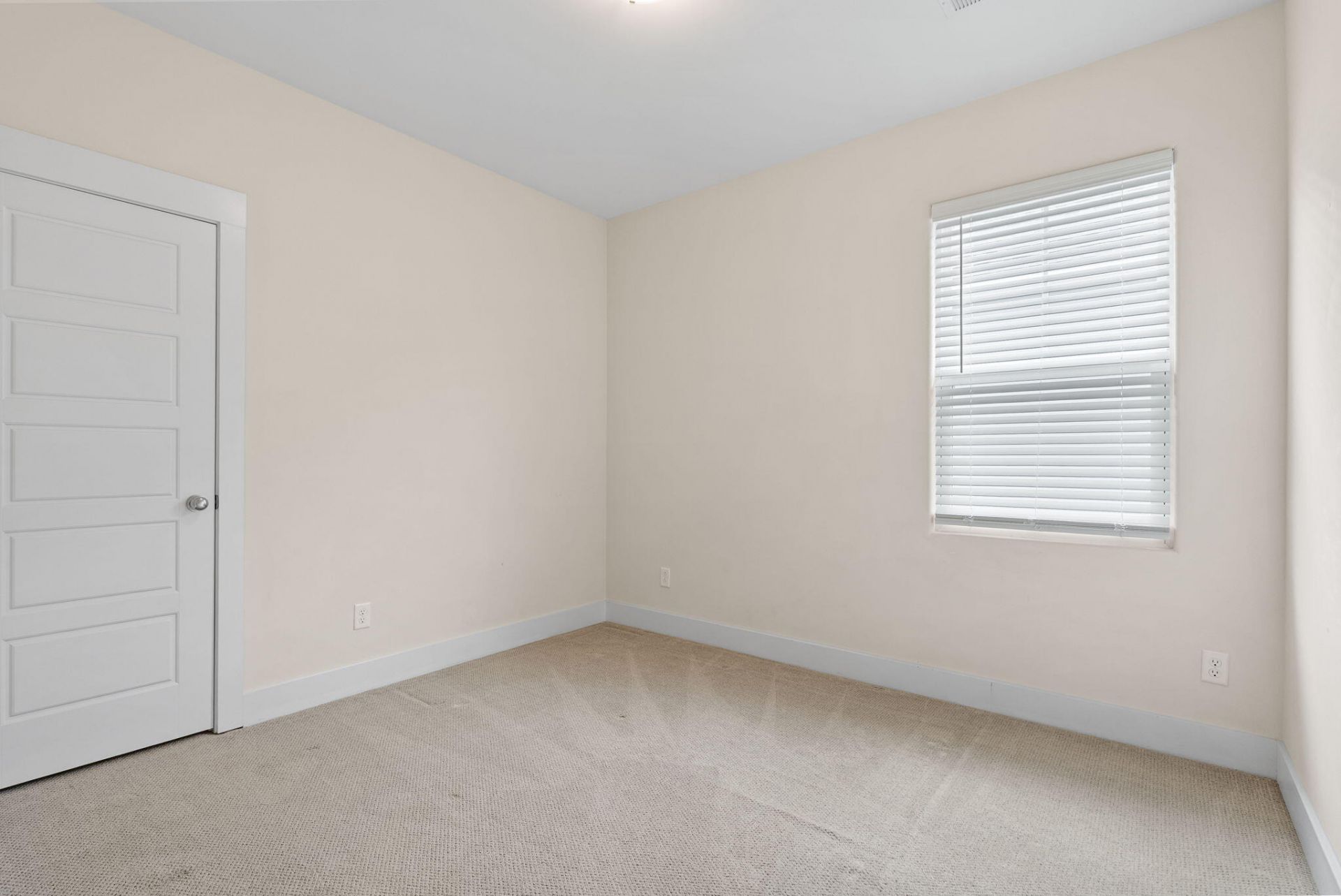 243 Symphony Avenue Photo 20