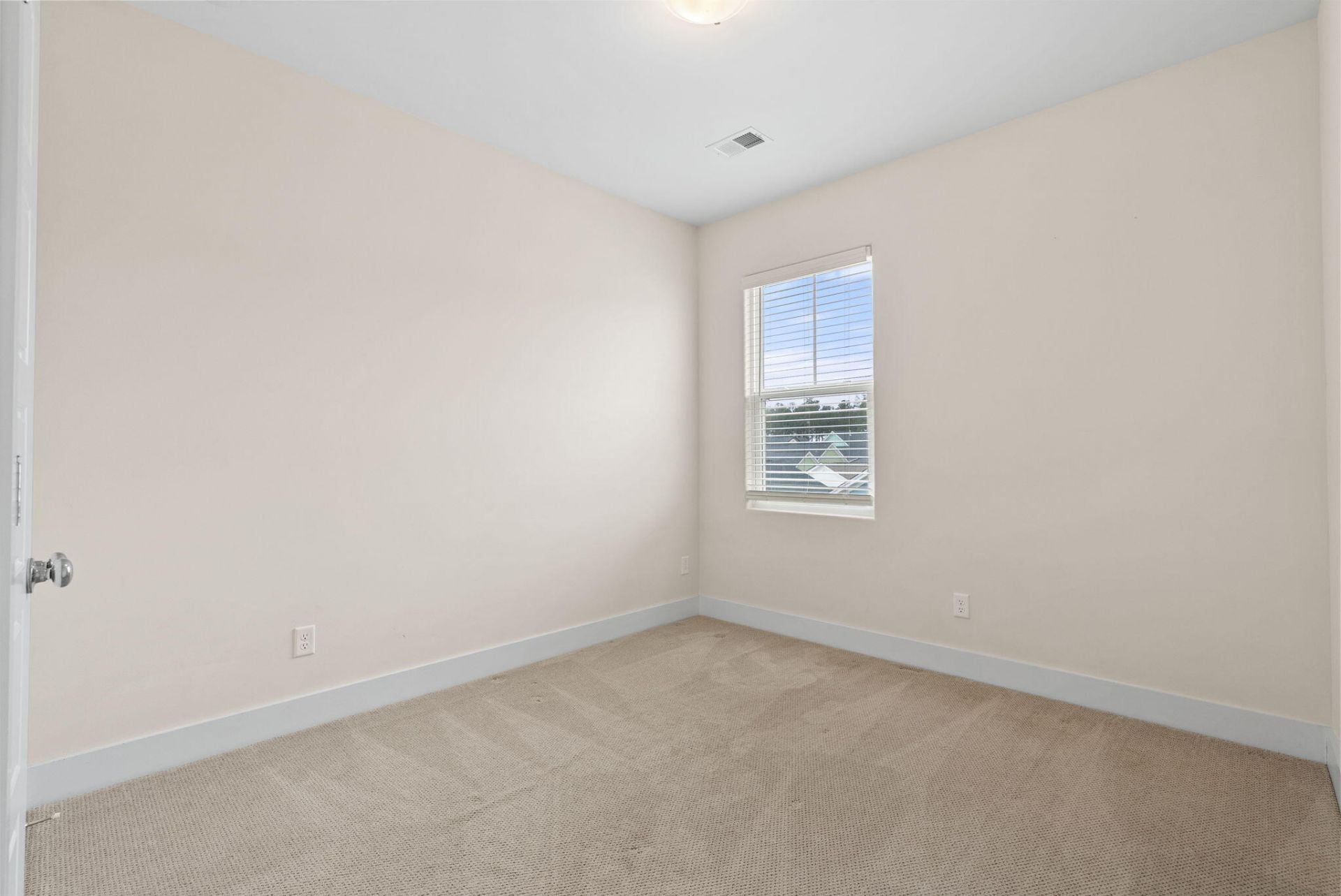 243 Symphony Avenue Photo 21