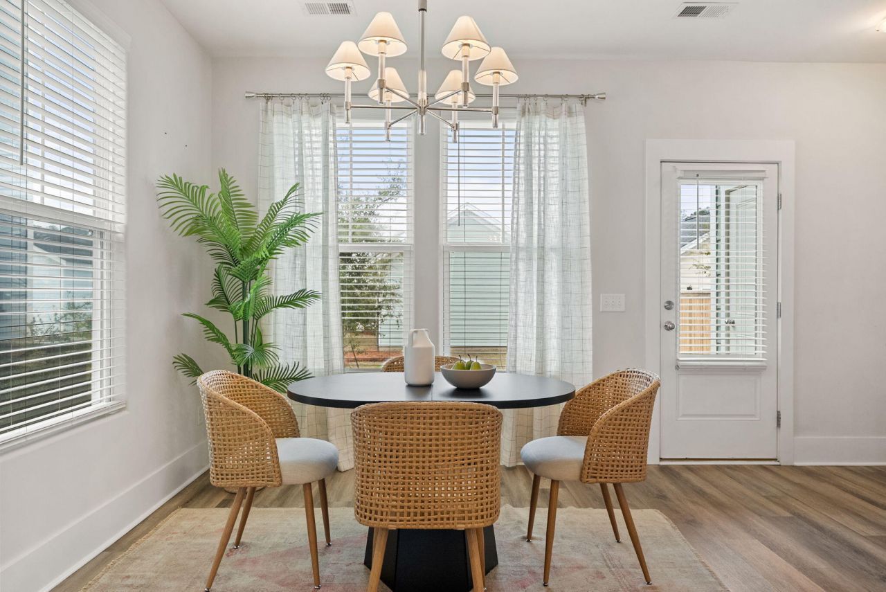 243 Symphony Avenue Photo 9