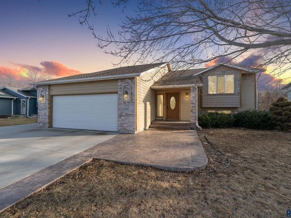 5417 W Oak St, Sioux Falls, SD 57106