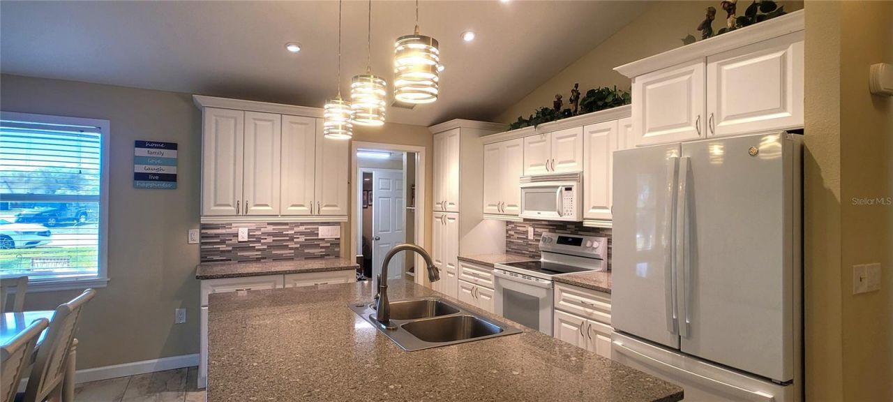 3567 65th Avenue Circle E, Sarasota, FL 34243 Photo