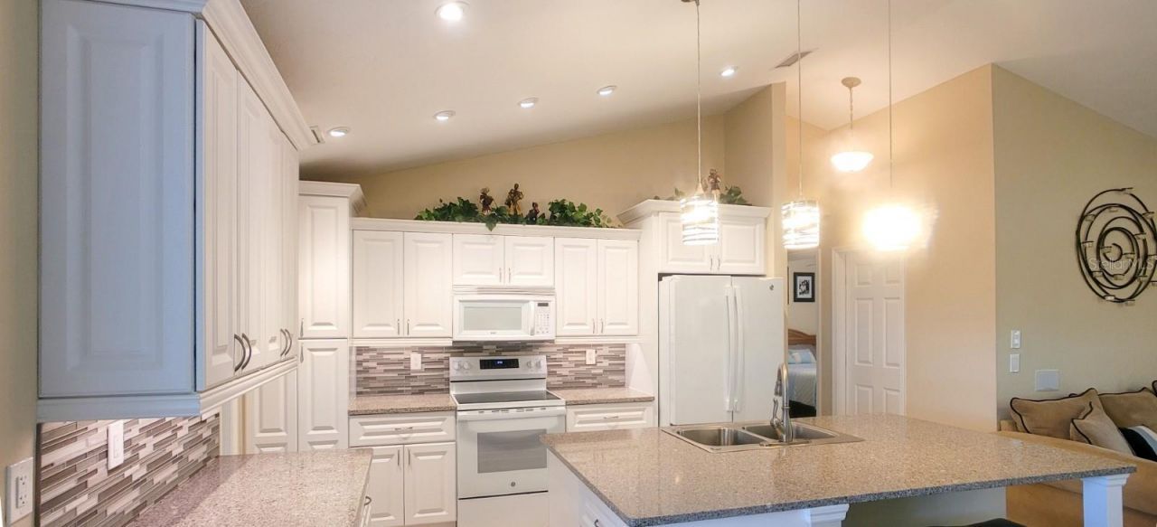 3567 65th Avenue Circle E, Sarasota, FL 34243 Photo