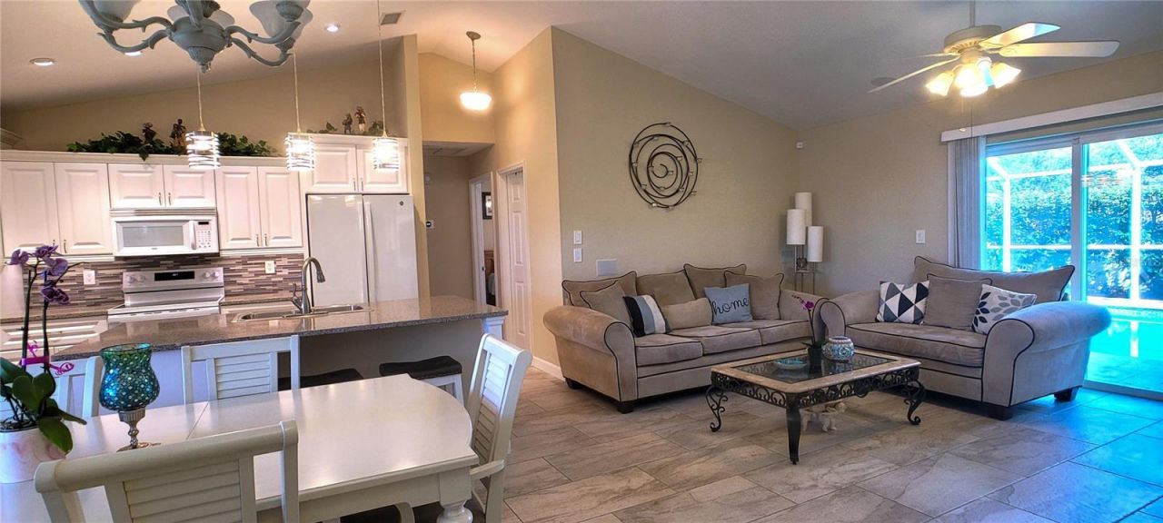 3567 65th Avenue Circle E, Sarasota, FL 34243 Photo