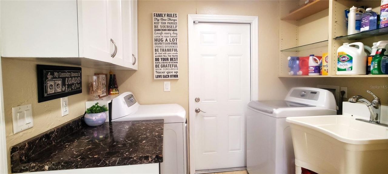 3567 65th Avenue Circle E, Sarasota, FL 34243 Photo