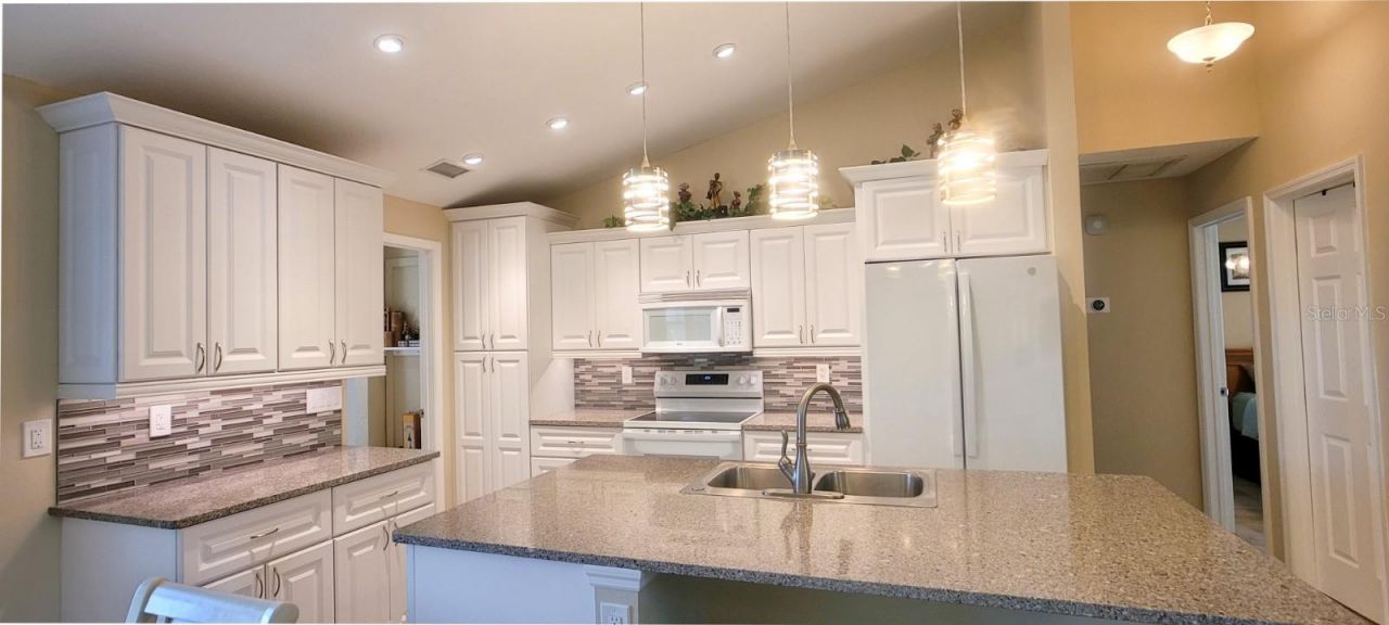 3567 65th Avenue Circle E, Sarasota, FL 34243 Photo