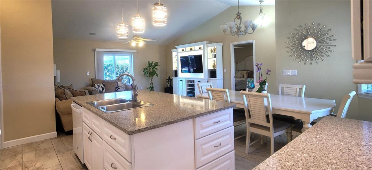 3567 65th Avenue Circle E, Sarasota, FL 34243 Photo