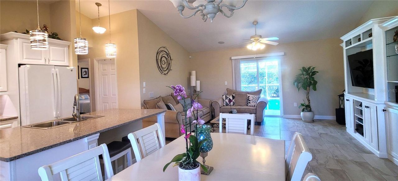 3567 65th Avenue Circle E, Sarasota, FL 34243 Photo