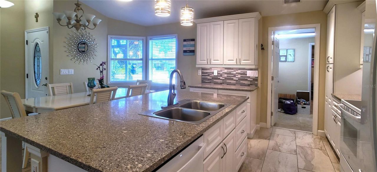 3567 65th Avenue Circle E, Sarasota, FL 34243 Photo