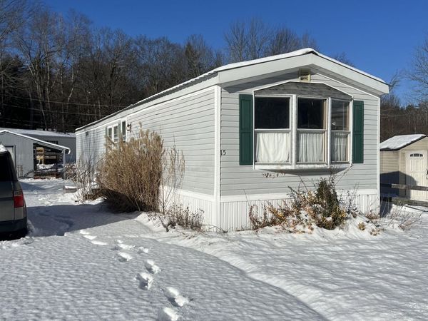 20 Old Henniker Road, Unit 15, Hillsborough, NH 03244
