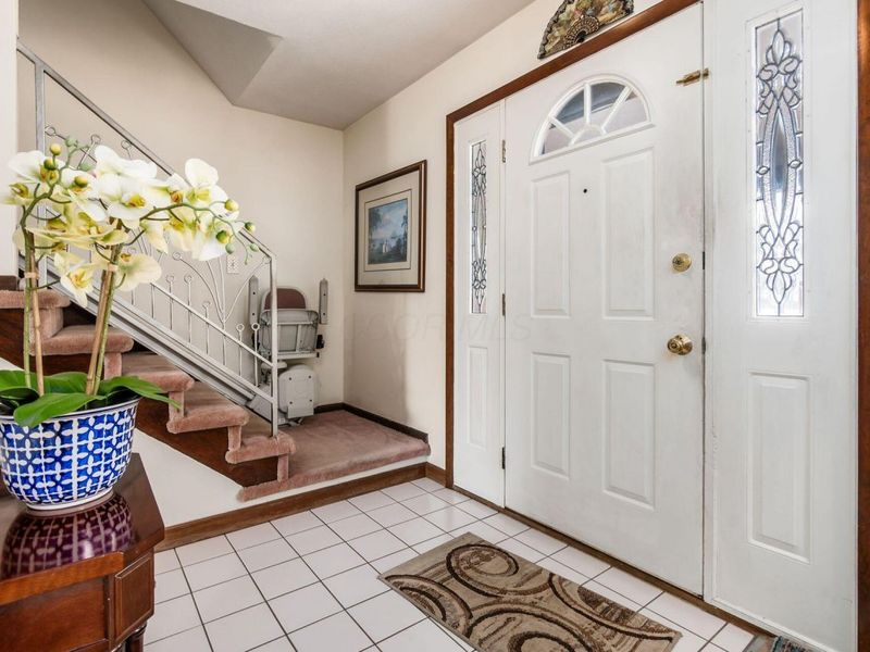 6166 Harrington Court, Columbus, OH 43229 Photo 4