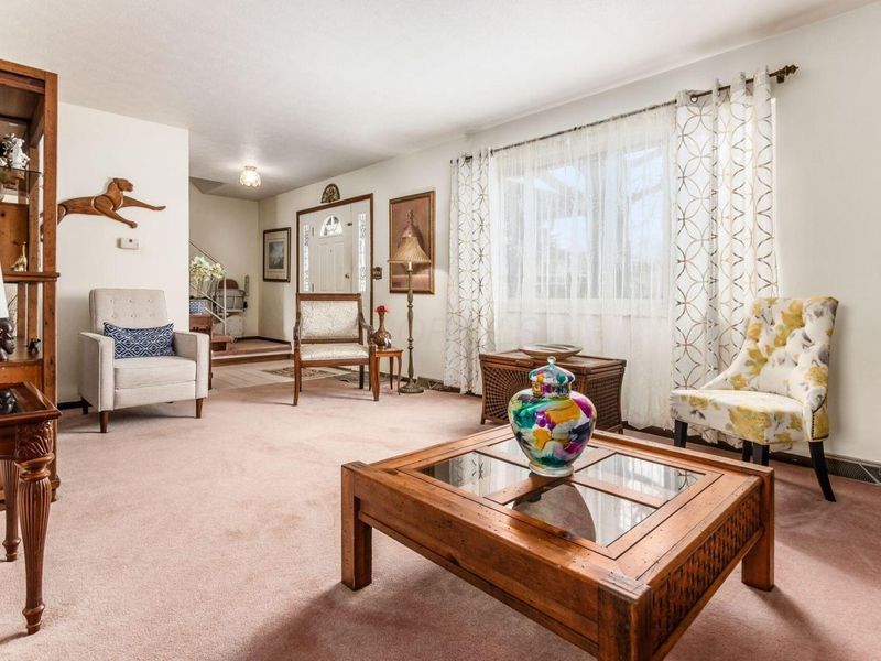 6166 Harrington Court, Columbus, OH 43229 Photo 7