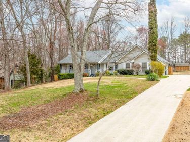 5730 Garden Walk, Flowery Branch, GA 30542