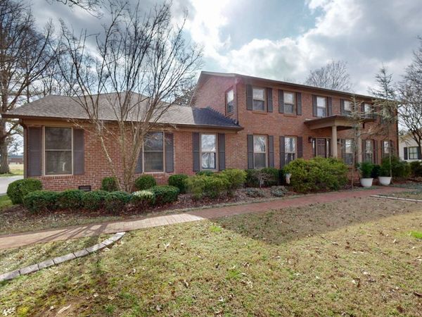 1519 Riverview Dr, Murfreesboro, TN 37129