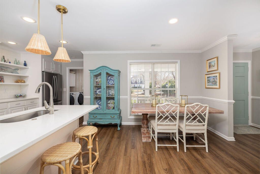 741 Veron Place Photo 10