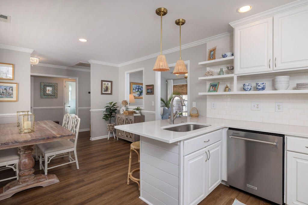 741 Veron Place Photo 14