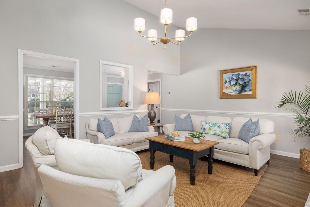 741 Veron Place Photo 15