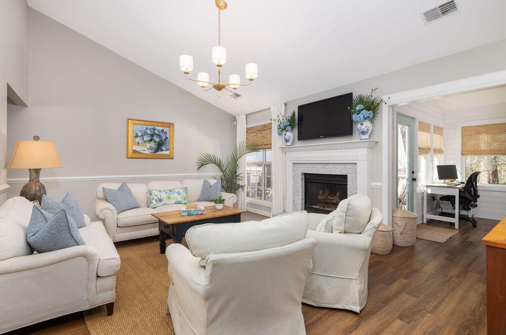 741 Veron Place Photo 16