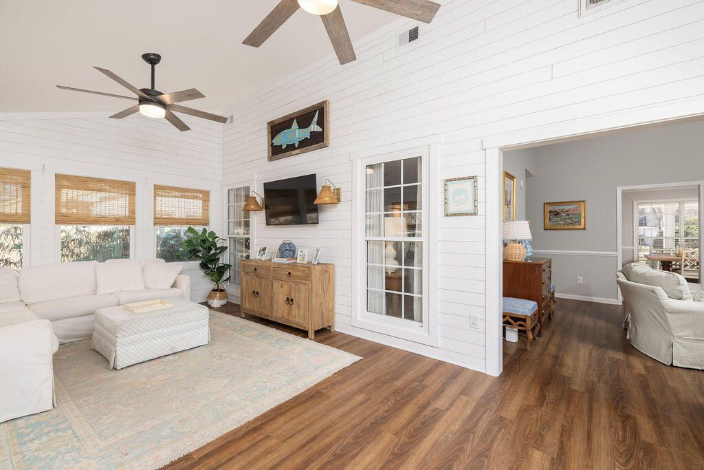 741 Veron Place Photo 17