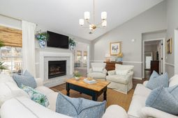 741 Veron Place photo 4