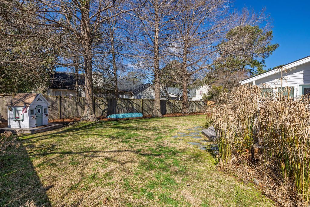 741 Veron Place Photo 32