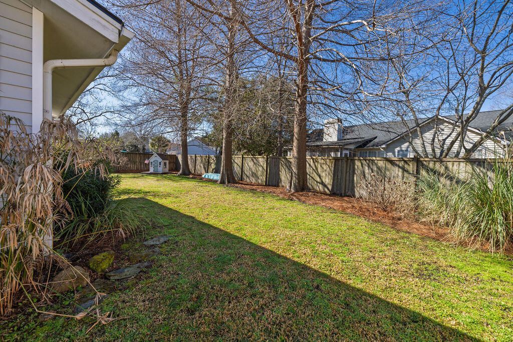 741 Veron Place Photo 33