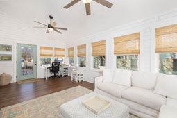 741 Veron Place photo 4