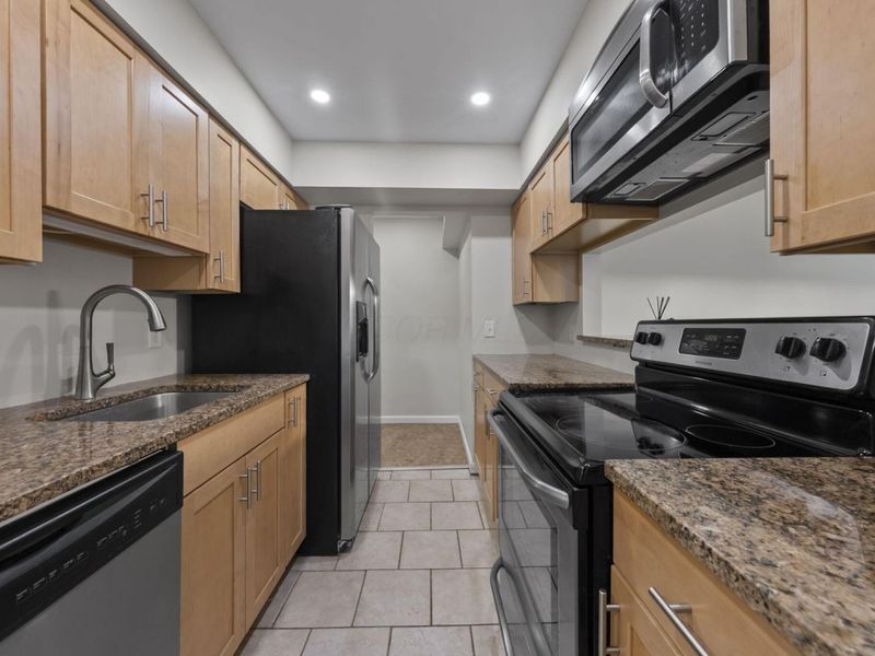 1324 Lake Shore Drive , Unit B, Columbus, OH 43204 Photo 14