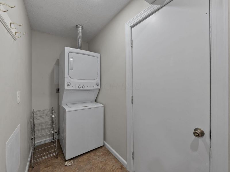 1324 Lake Shore Drive , Unit B, Columbus, OH 43204 Photo 17