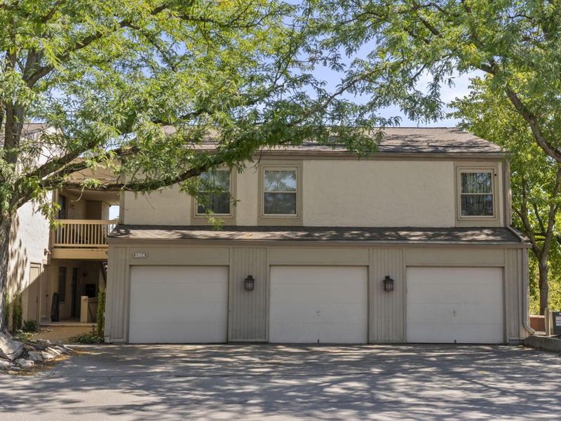 1324 Lake Shore Drive , Unit B, Columbus, OH 43204 Photo 2