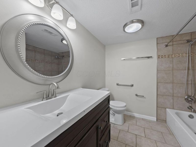 1324 Lake Shore Drive , Unit B, Columbus, OH 43204 Photo 20