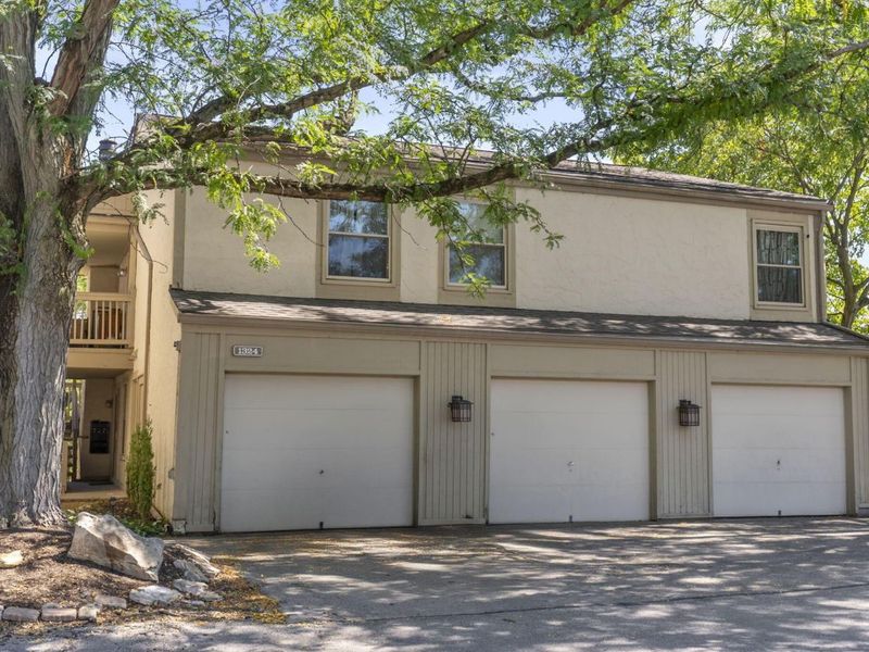 1324 Lake Shore Drive , Unit B, Columbus, OH 43204 Photo 3