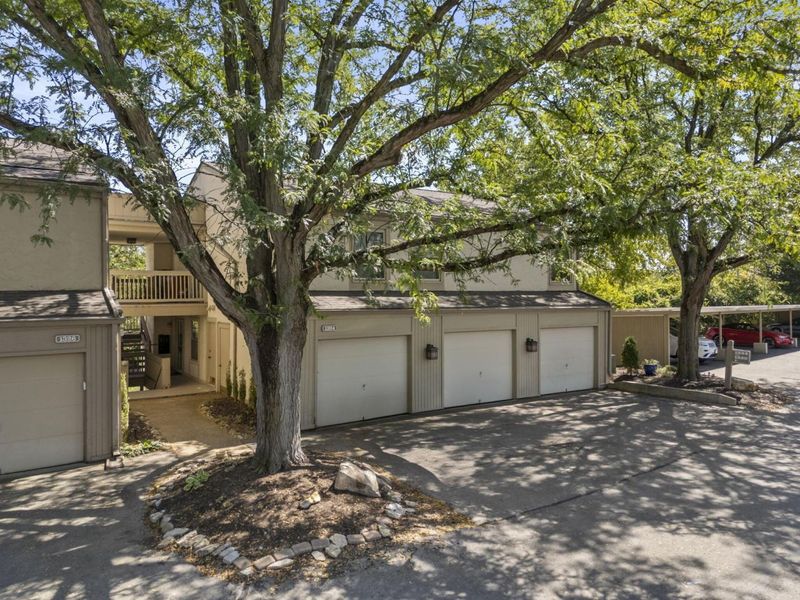 1324 Lake Shore Drive , Unit B, Columbus, OH 43204 Photo 4